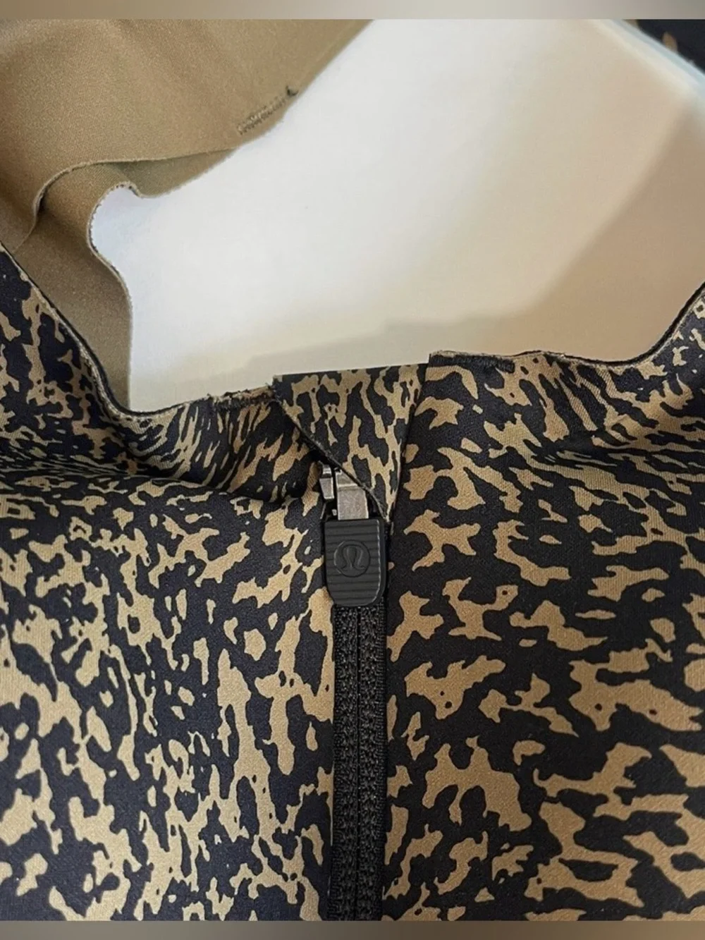 Lululemon Enlite Front-Zip Bra 36DD